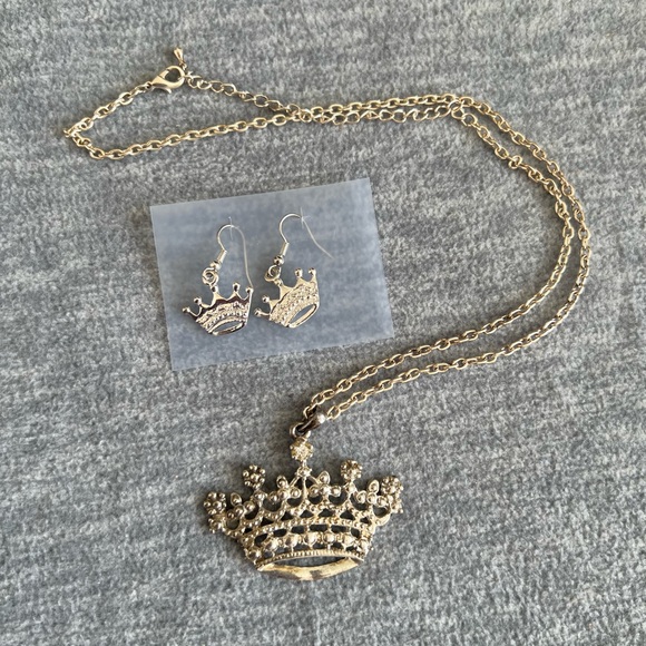 Crown Necklace and Pierced Earring Set Gold Tone Jewelry Queen Royalty Vintage - Picture 1 of 8